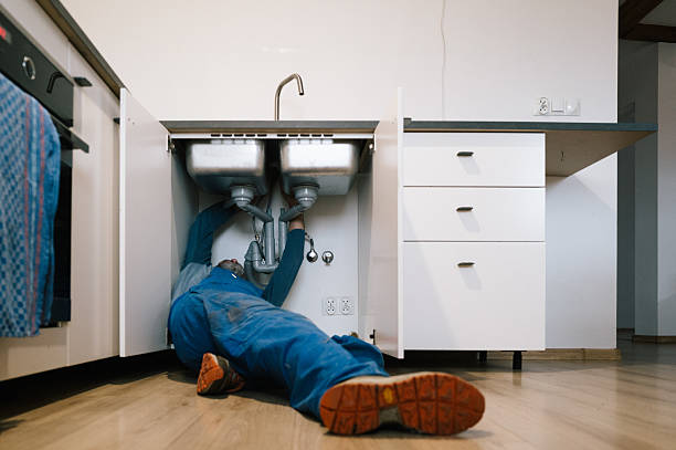 Professional Leak Detection technician working in Mims, FL